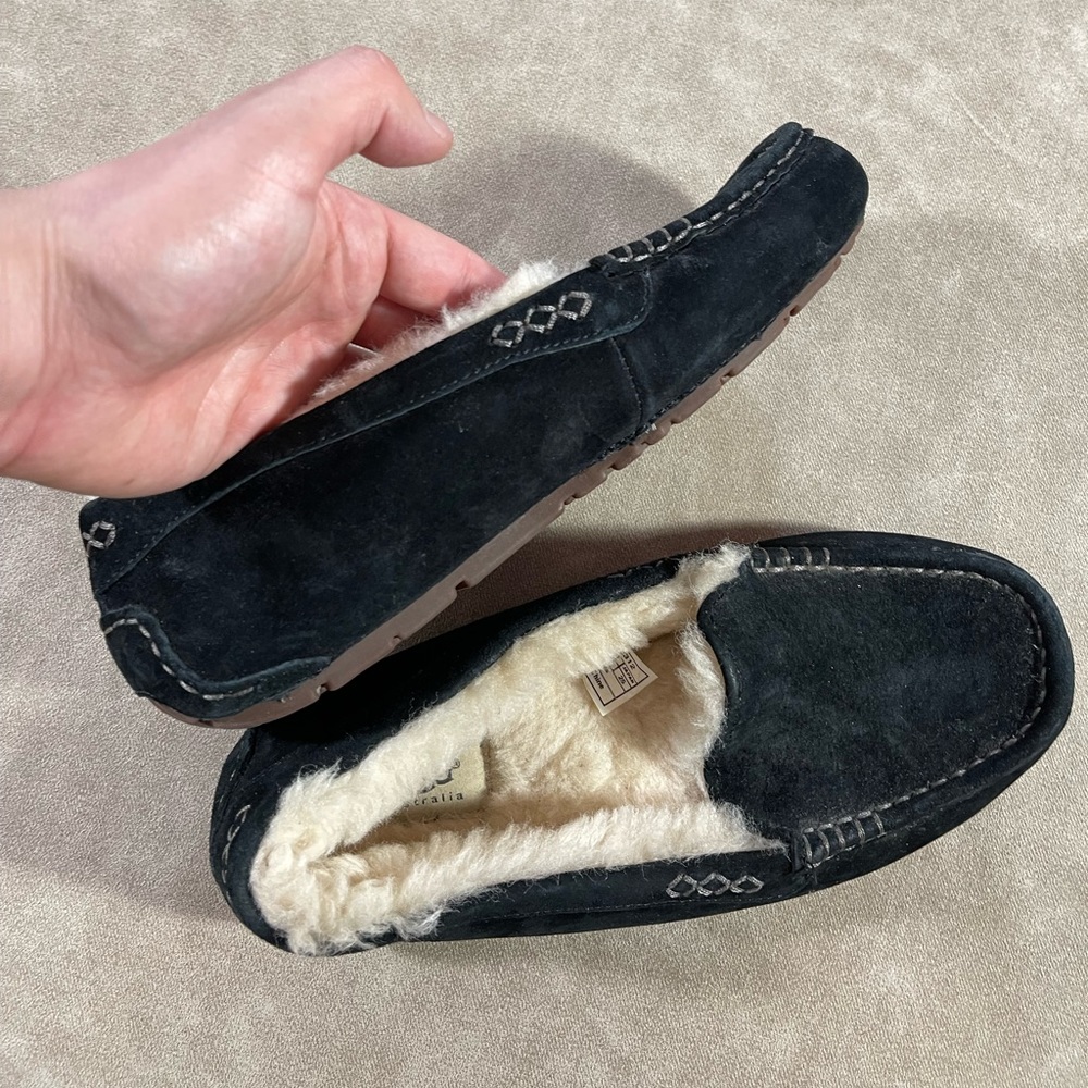 UGG Ansley Moccasins Slipper Black, Size 8 Womens